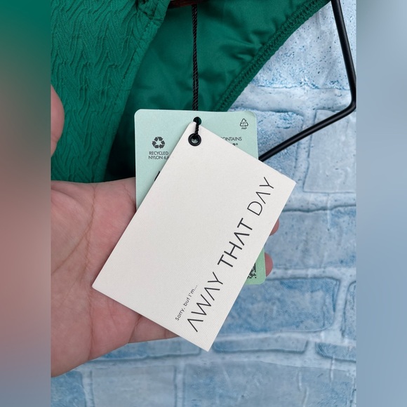 AWAY THAT DAY - ANGUILLA BIKINI - EMERALD GREEN TEXTURE LARGE - Picture 8 of 13